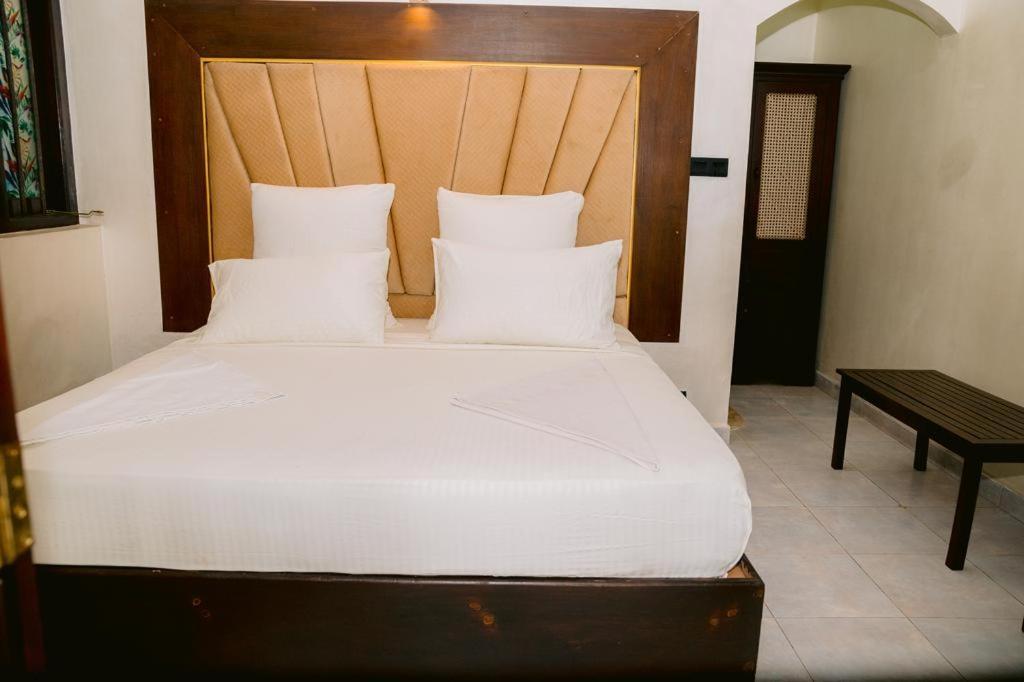 Romantic Garden Hotel Negombo Exterior photo